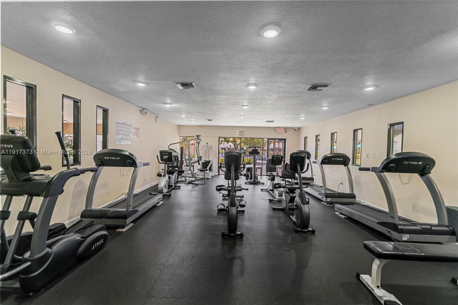 9121 Sunrise Lakes Boulevard 104, Sunrise, FL 33322 photo 17