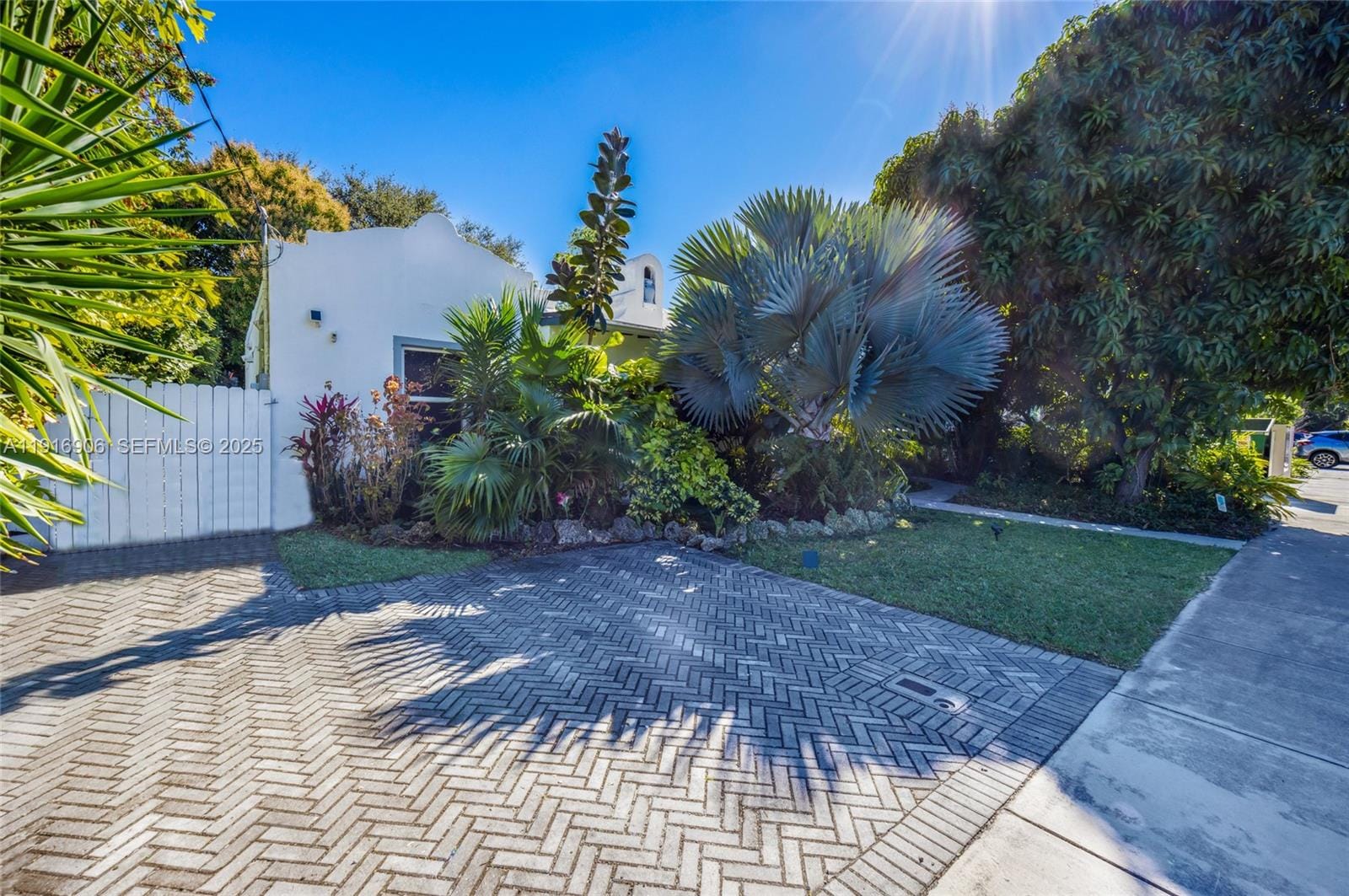 12125 NE 5th Avenue — photo 3