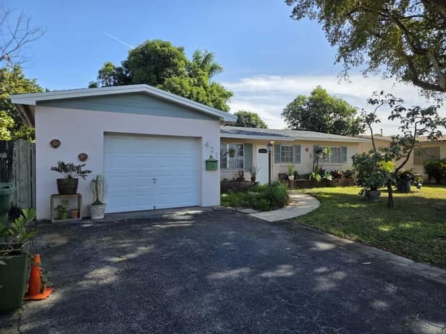 421 NW 76th Terrace, sold in Boulevard Heights Sec 11, Pembroke Pines, FL