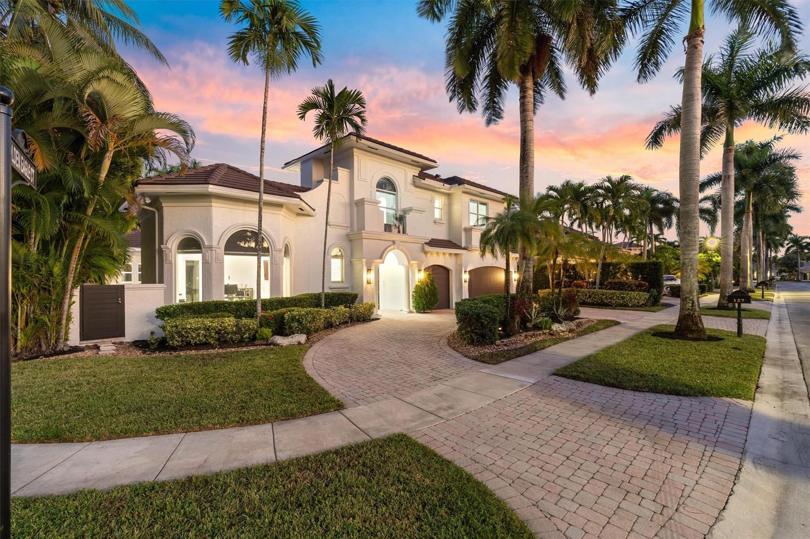 127 Swan Avenue, Plantation, FL 33324 photo 2