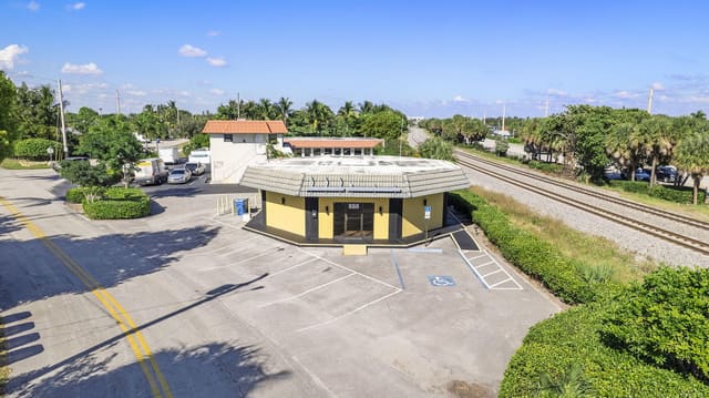 888 E Coast Avenue, Lantana, FL 33462