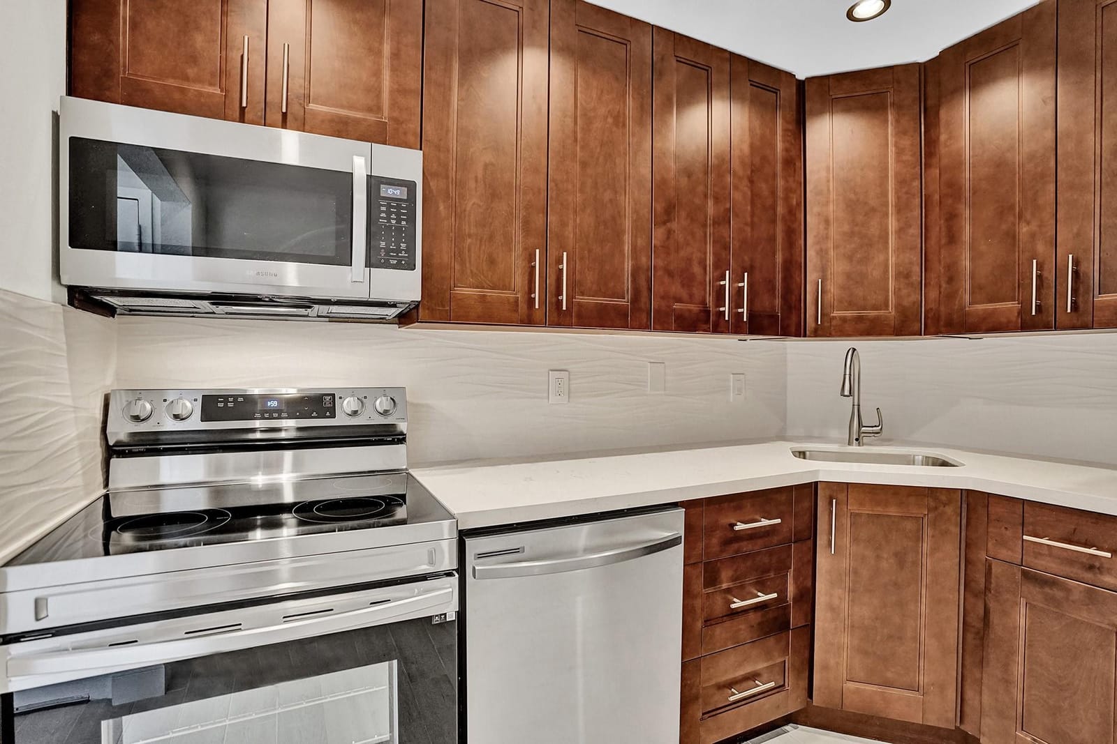 3115 Oakland Shores Drive E109 — photo 2