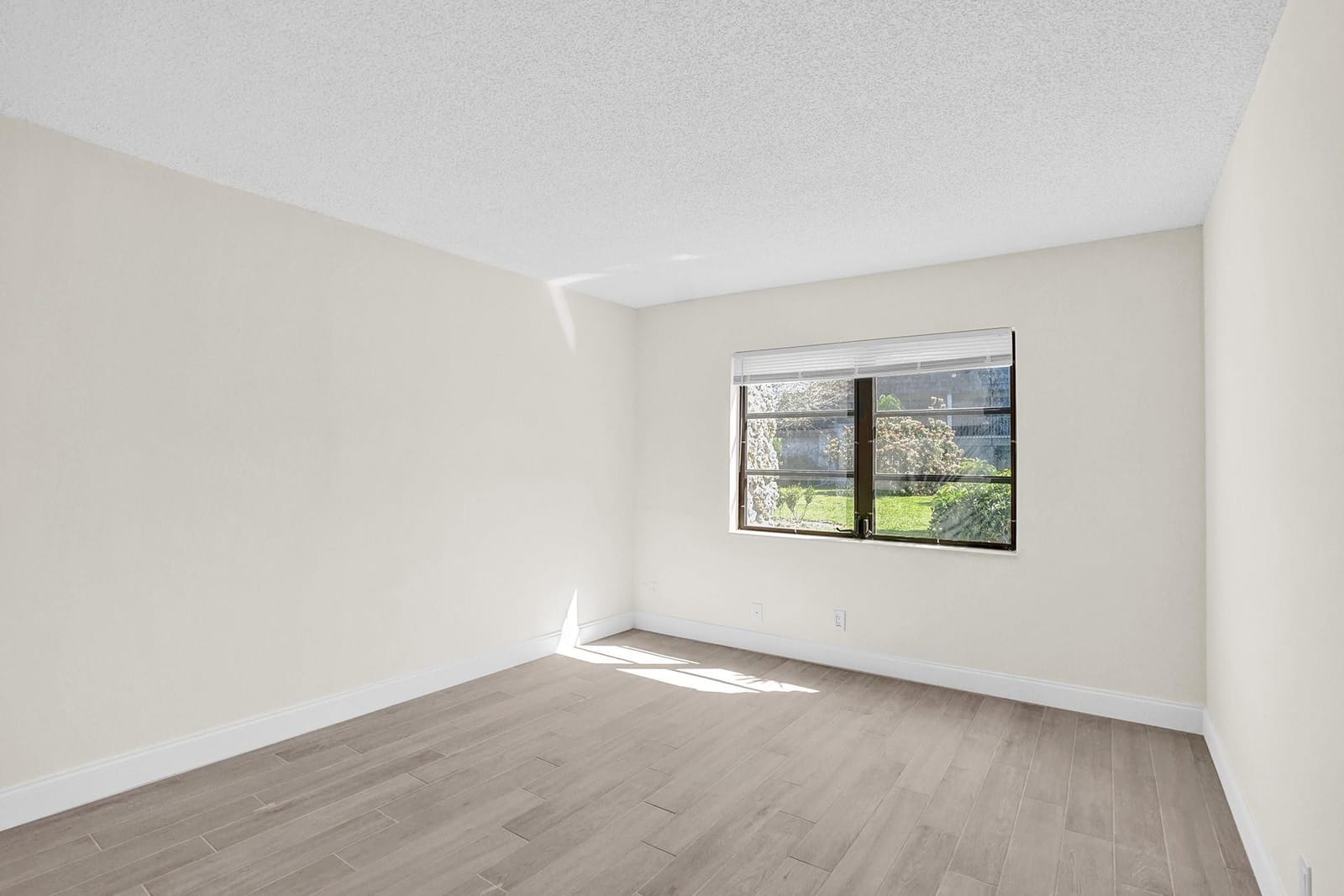 3115 Oakland Shores Drive E109 — photo 11