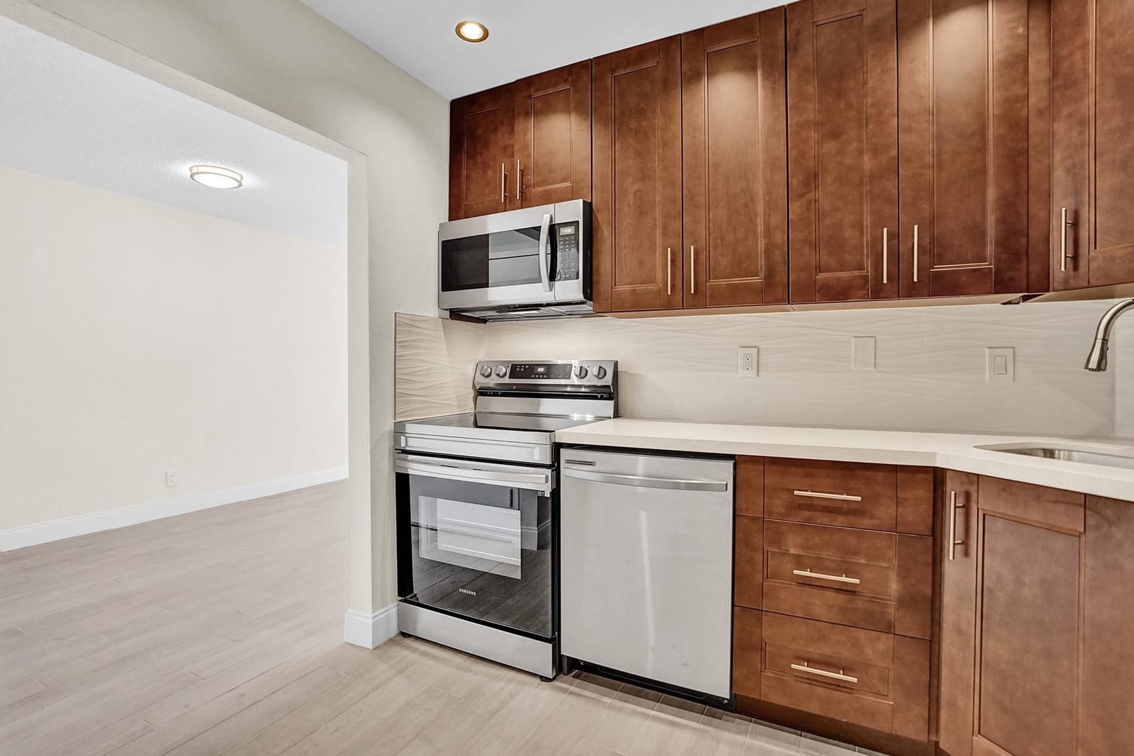 3115 Oakland Shores Drive E109 — photo 5