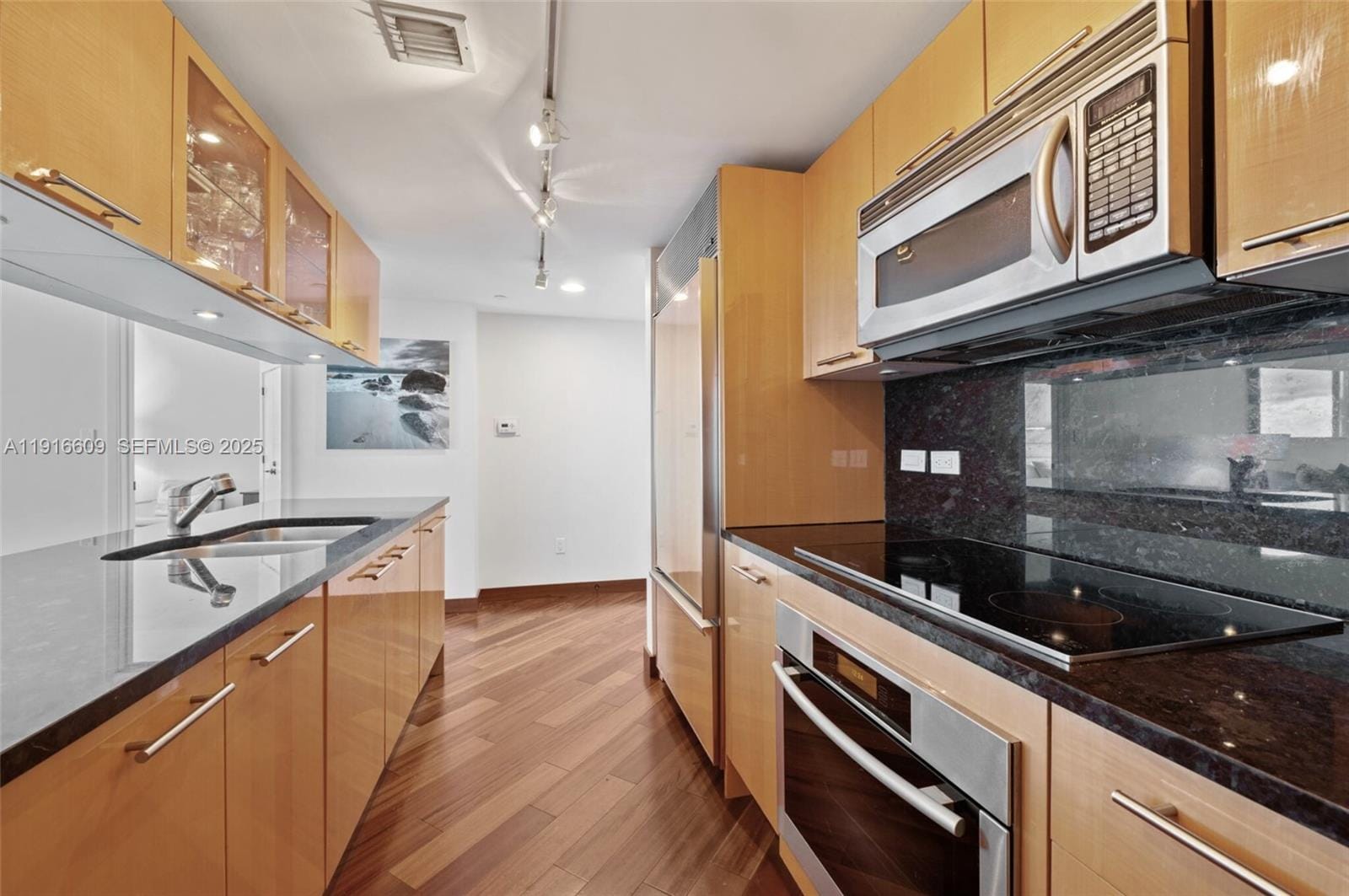 6801 Collins Avenue PH06 — photo 11