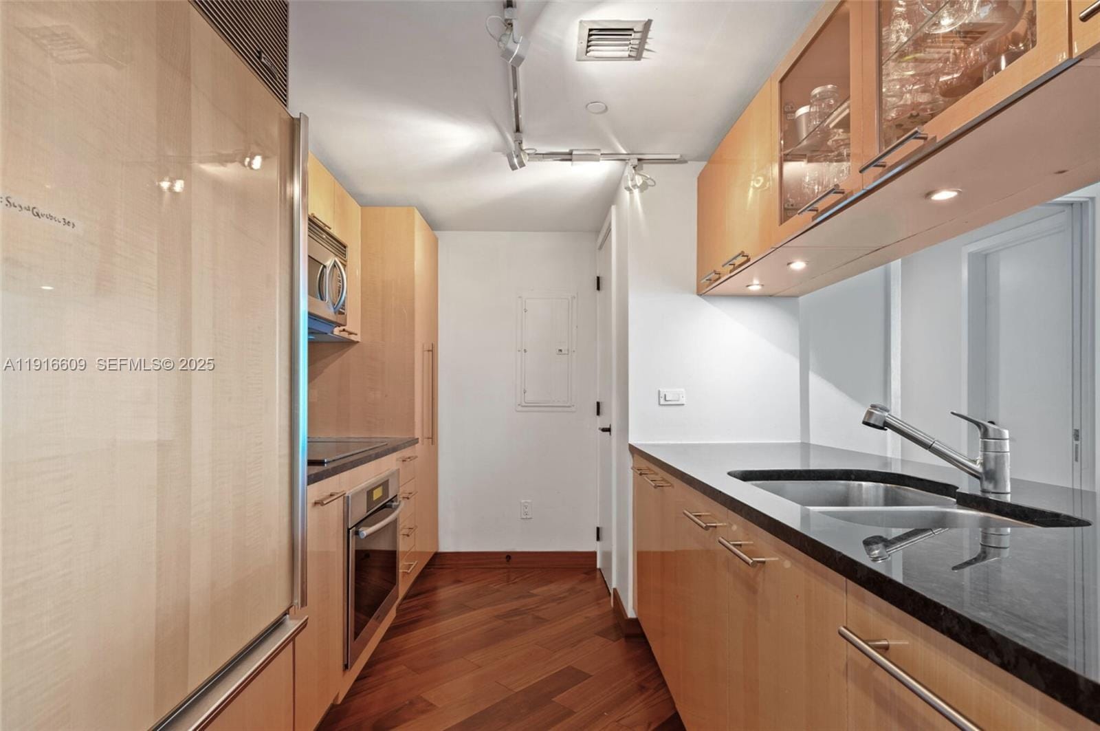 6801 Collins Avenue PH06 — photo 12