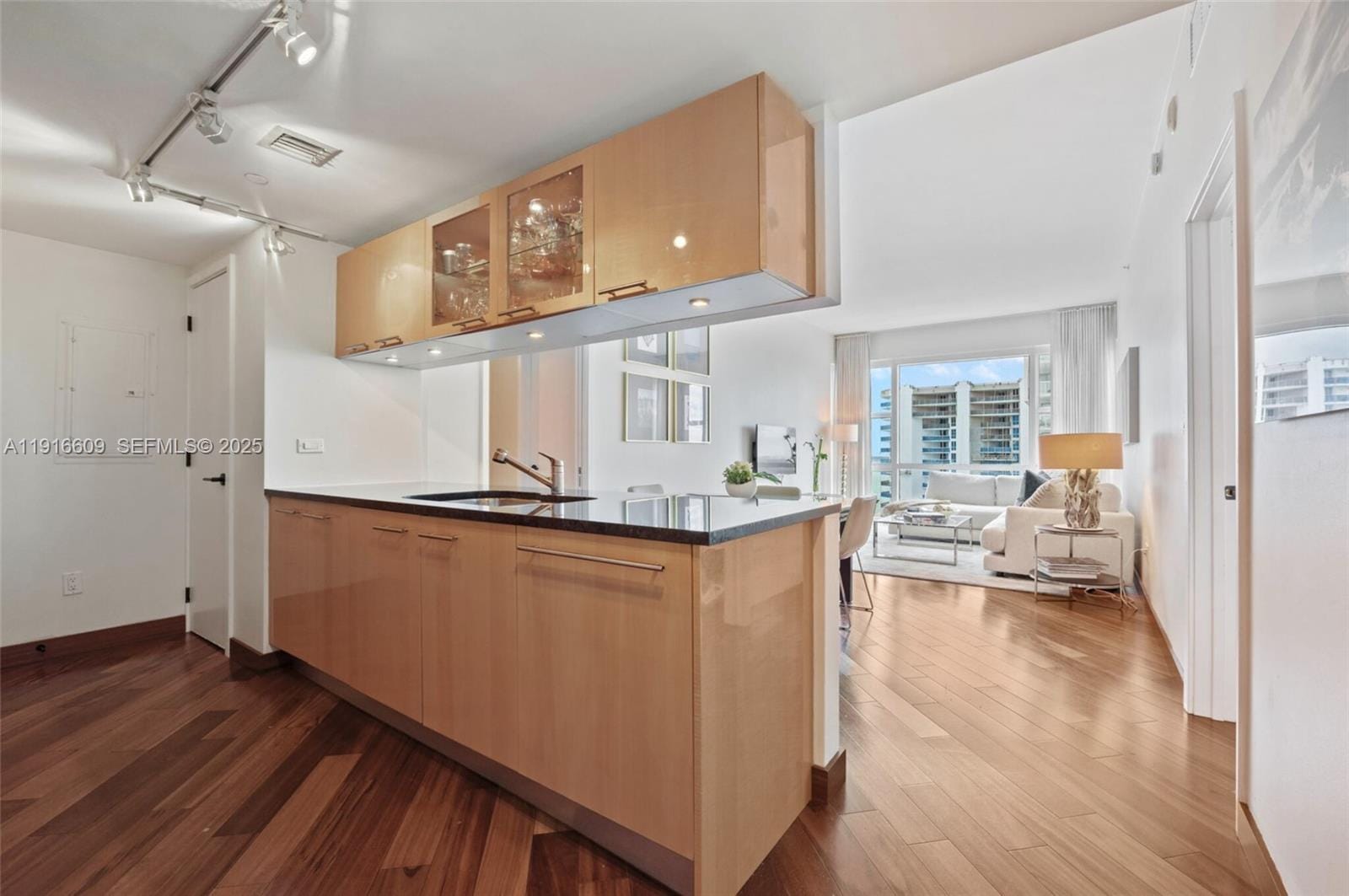 6801 Collins Avenue PH06 — photo 10