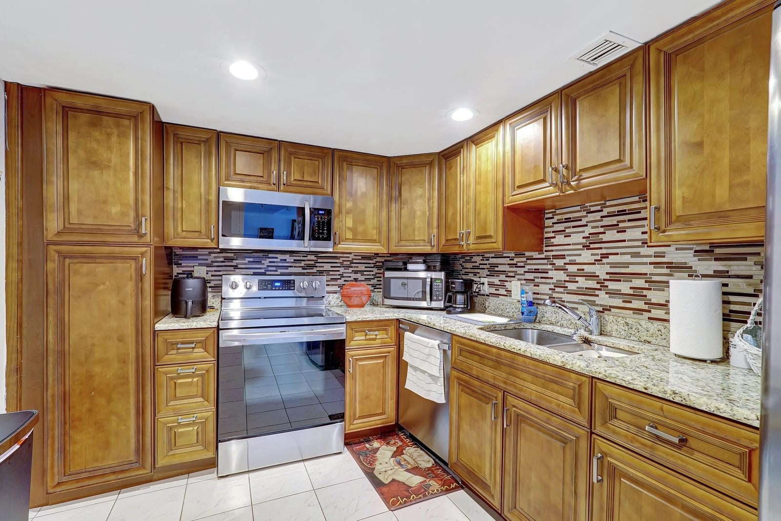 437 Golden Isles Drive 15G, Hallandale Beach, FL 33009 photo 15
