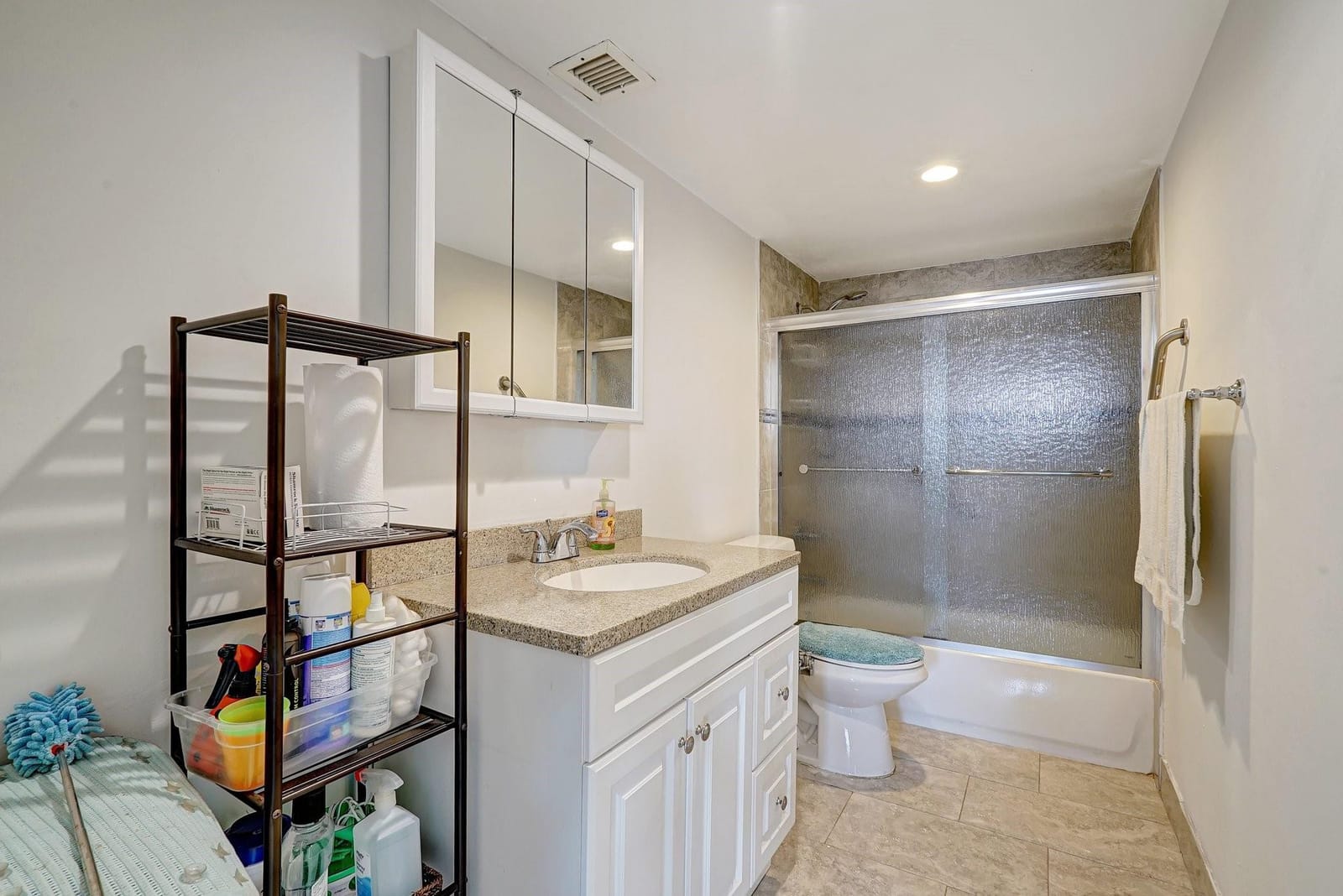 437 Golden Isles Drive 15G, Hallandale Beach, FL 33009 photo 20