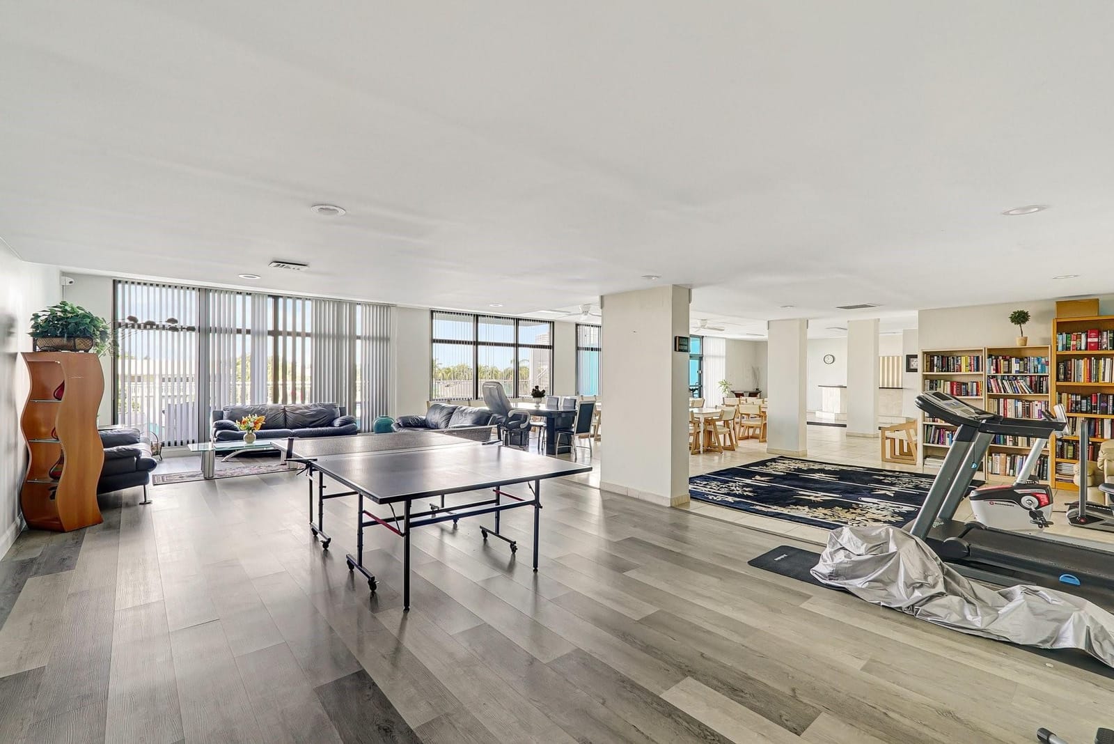 437 Golden Isles Drive 15G, Hallandale Beach, FL 33009 photo 28
