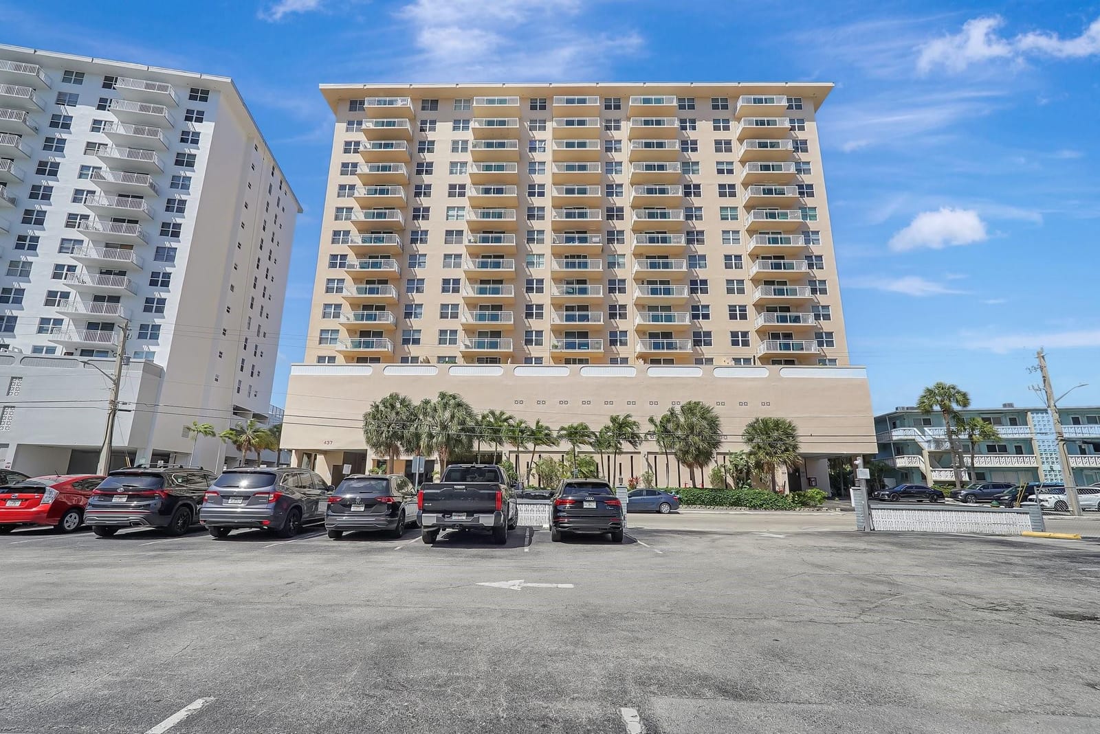 437 Golden Isles Drive 15G, Hallandale Beach, FL 33009 photo 4