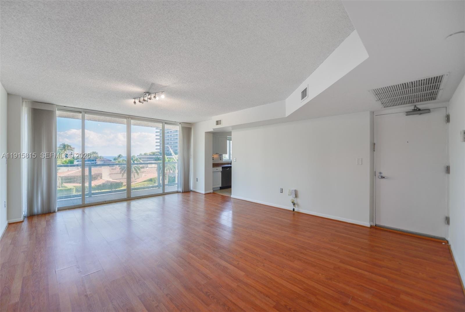 5900 Collins Avenue 506 — photo 2