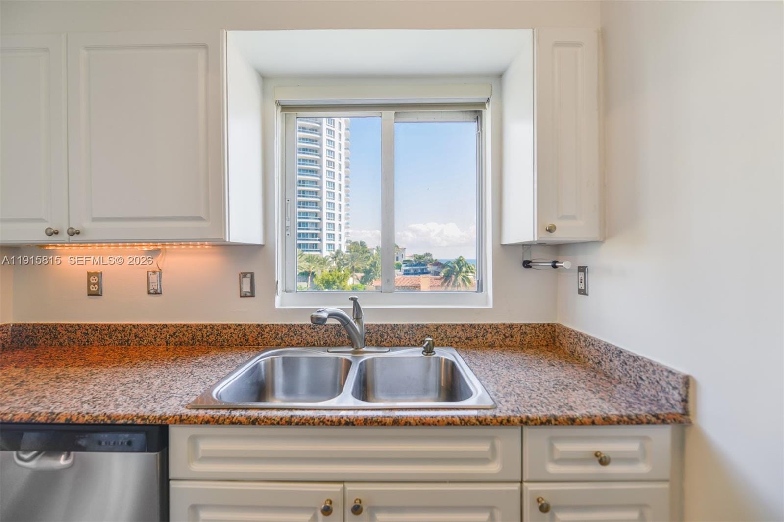 5900 Collins Avenue 506 — photo 6