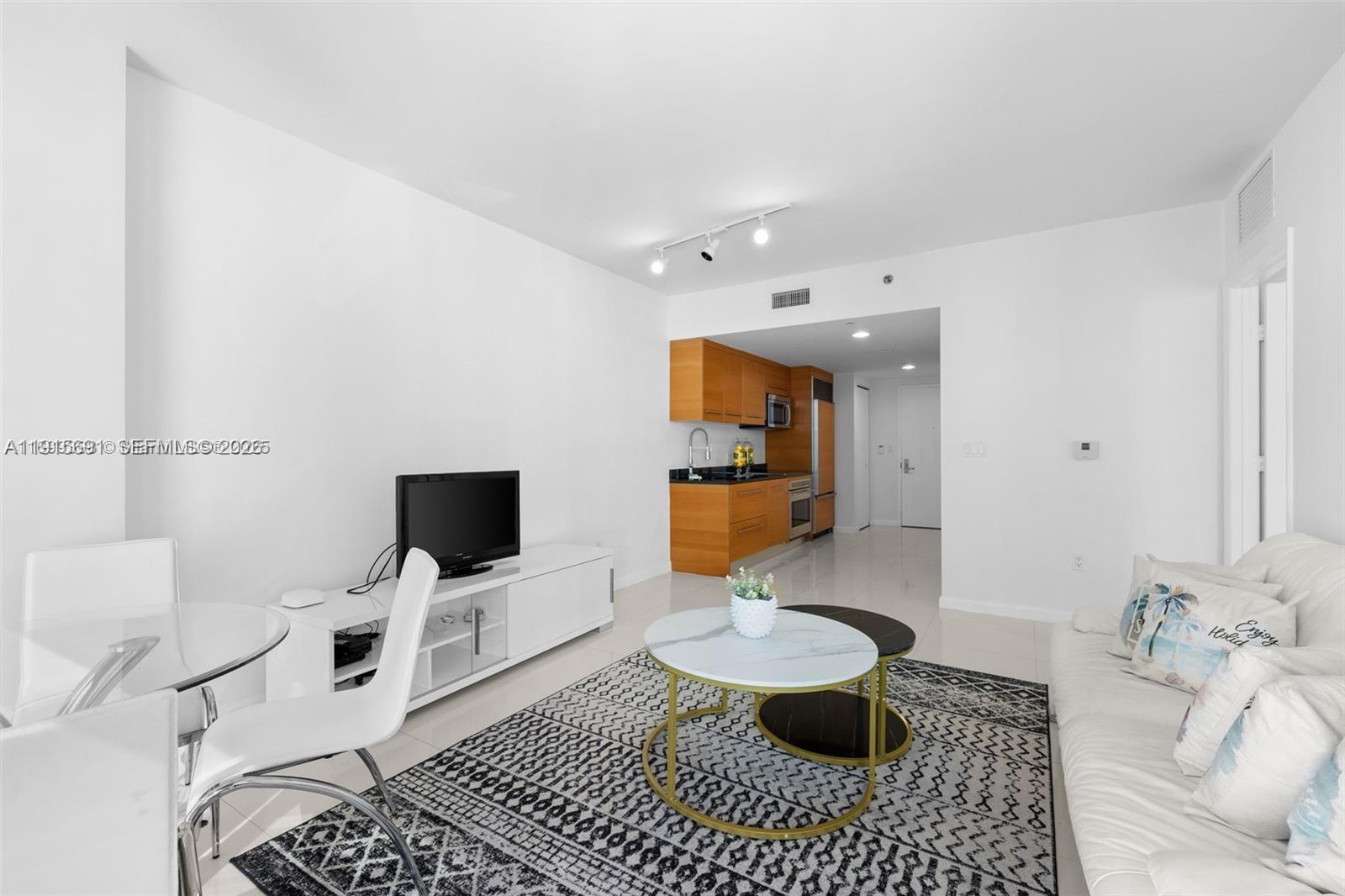495 Brickell Avenue 2206 — photo 9