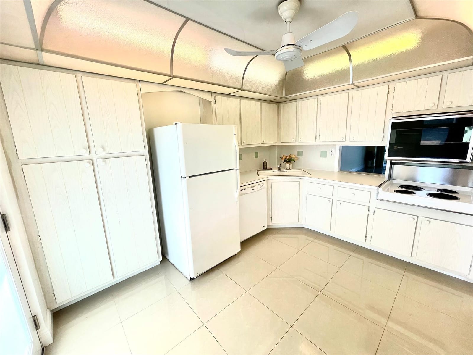 1175 NE Miami Gardens Drive 405, Miami, FL 33179 photo 6