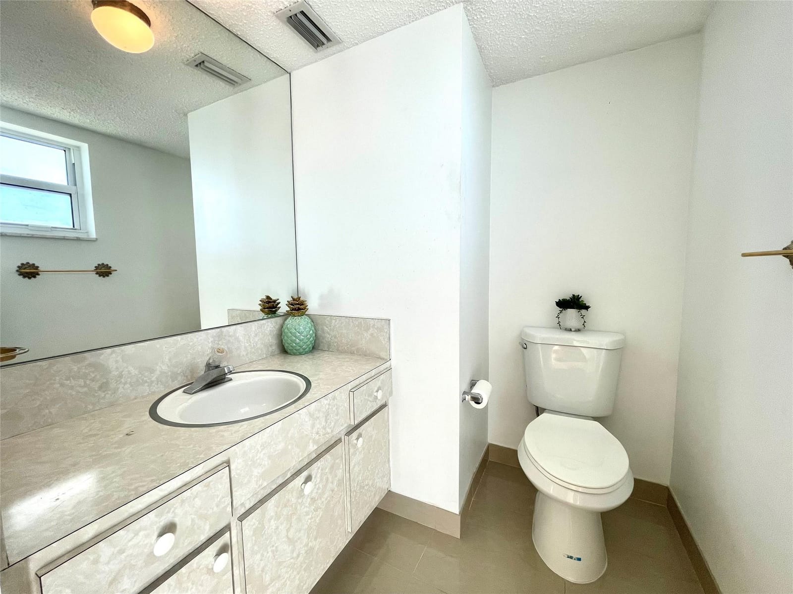 1175 NE Miami Gardens Drive 405, Miami, FL 33179 photo 8