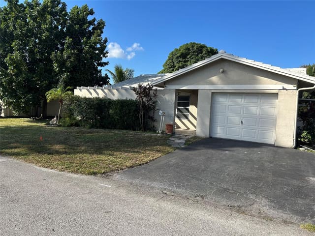7611 NW 72nd Way, sold in Vanguard Village In The, Tamarac, FL