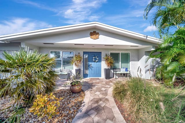 2611 NE 53rd Street, sold in Pompano Waterway Estates, Lighthouse Point, FL