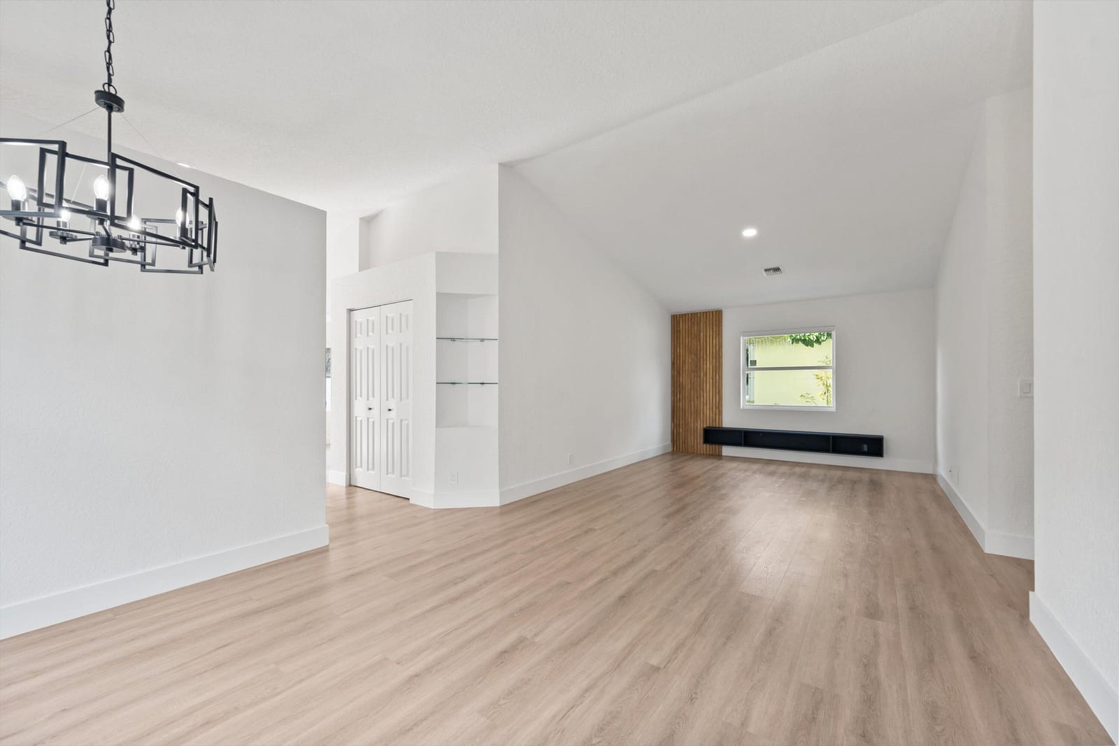151 Crystal Key Way — photo 2