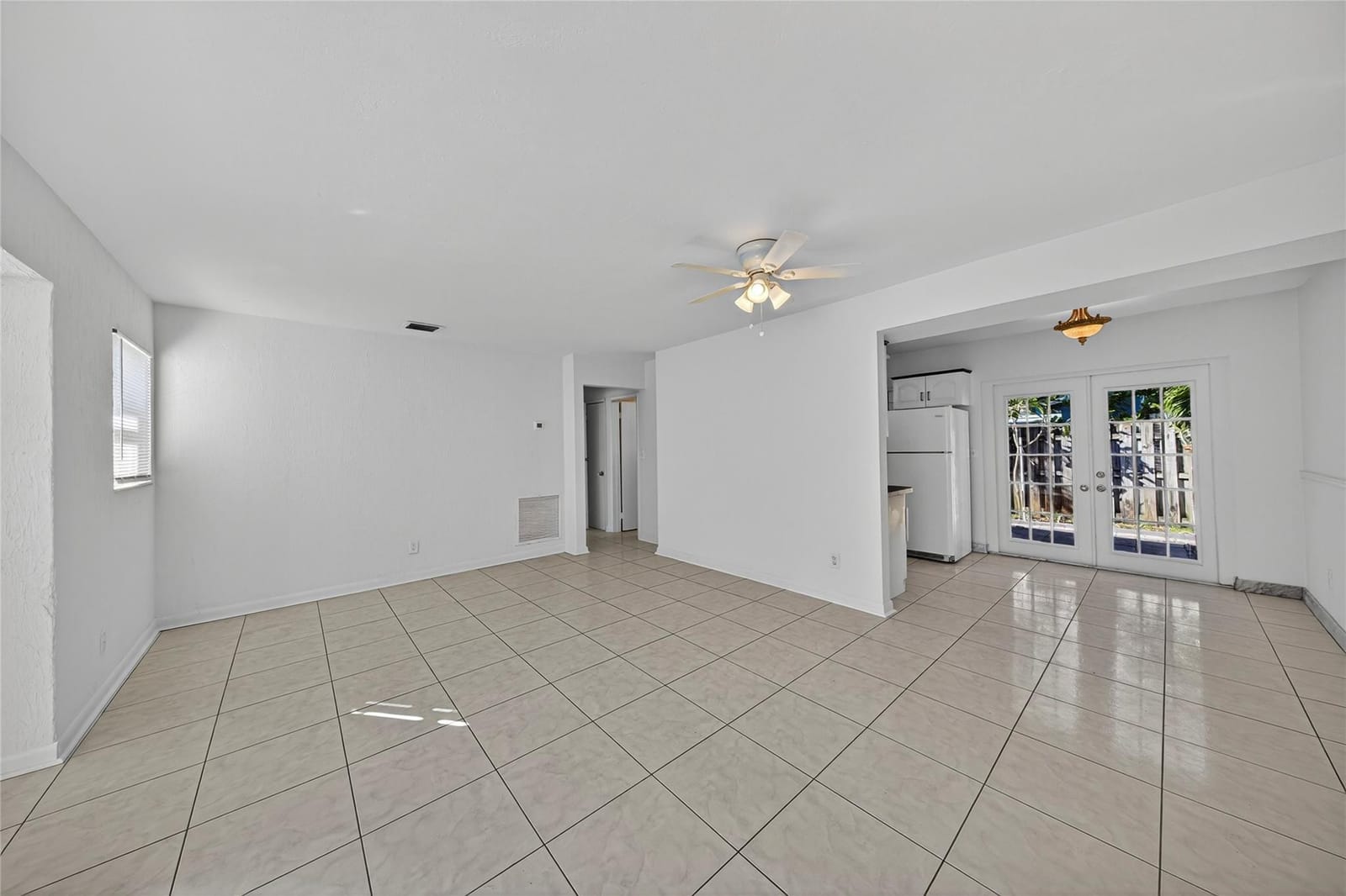 2617 NE 9th Terrace — photo 8