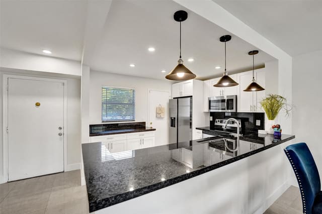 1024 SE 3rd Avenue 207, Dania Beach, FL 33004