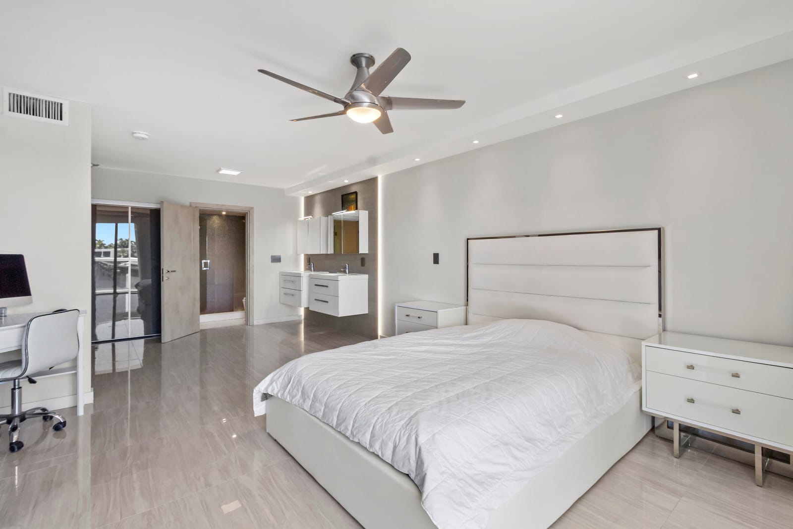20515 E Country Club Drive 345, Aventura, FL 33180 photo 19
