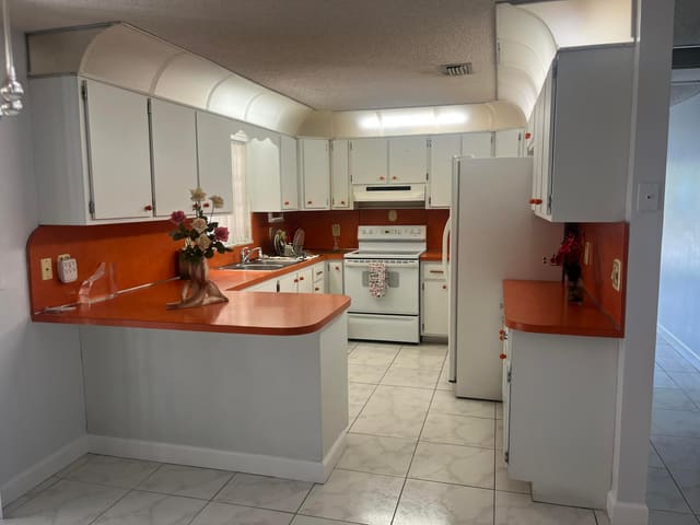 820 W Lakewood Road, sold in Lakeview Ridge, West Palm Beach, FL