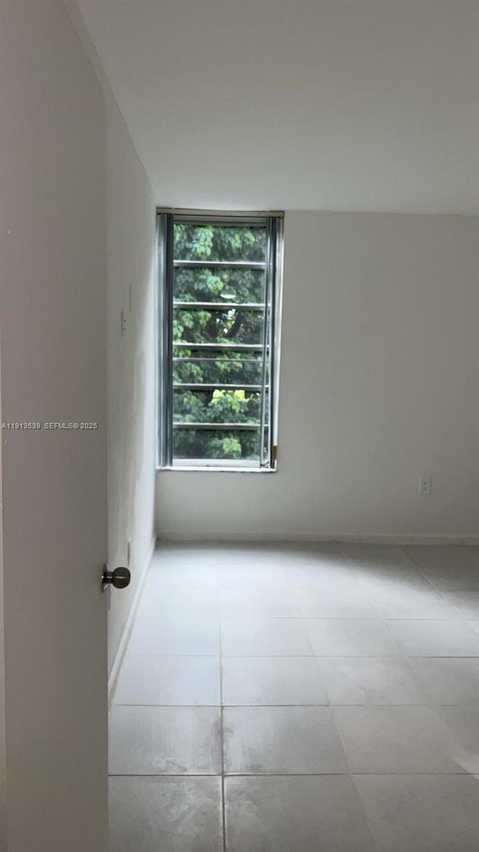 8860 Fontainebleau Boulevard 403 — photo 4