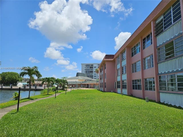 18555 NE 14th Avenue 517, sold in Sixth Moorings, Miami, FL