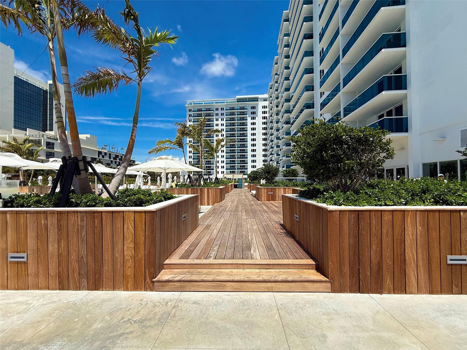2301 Collins Avenue 323 — photo 11