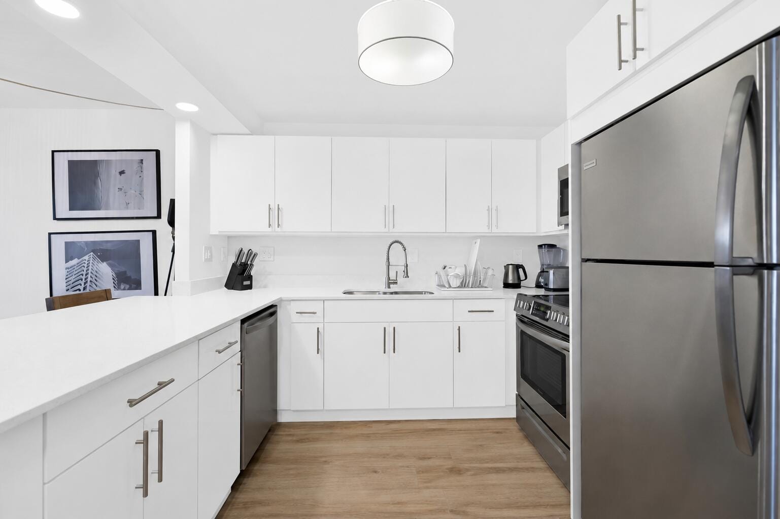 2301 Collins Avenue 323 — photo 3