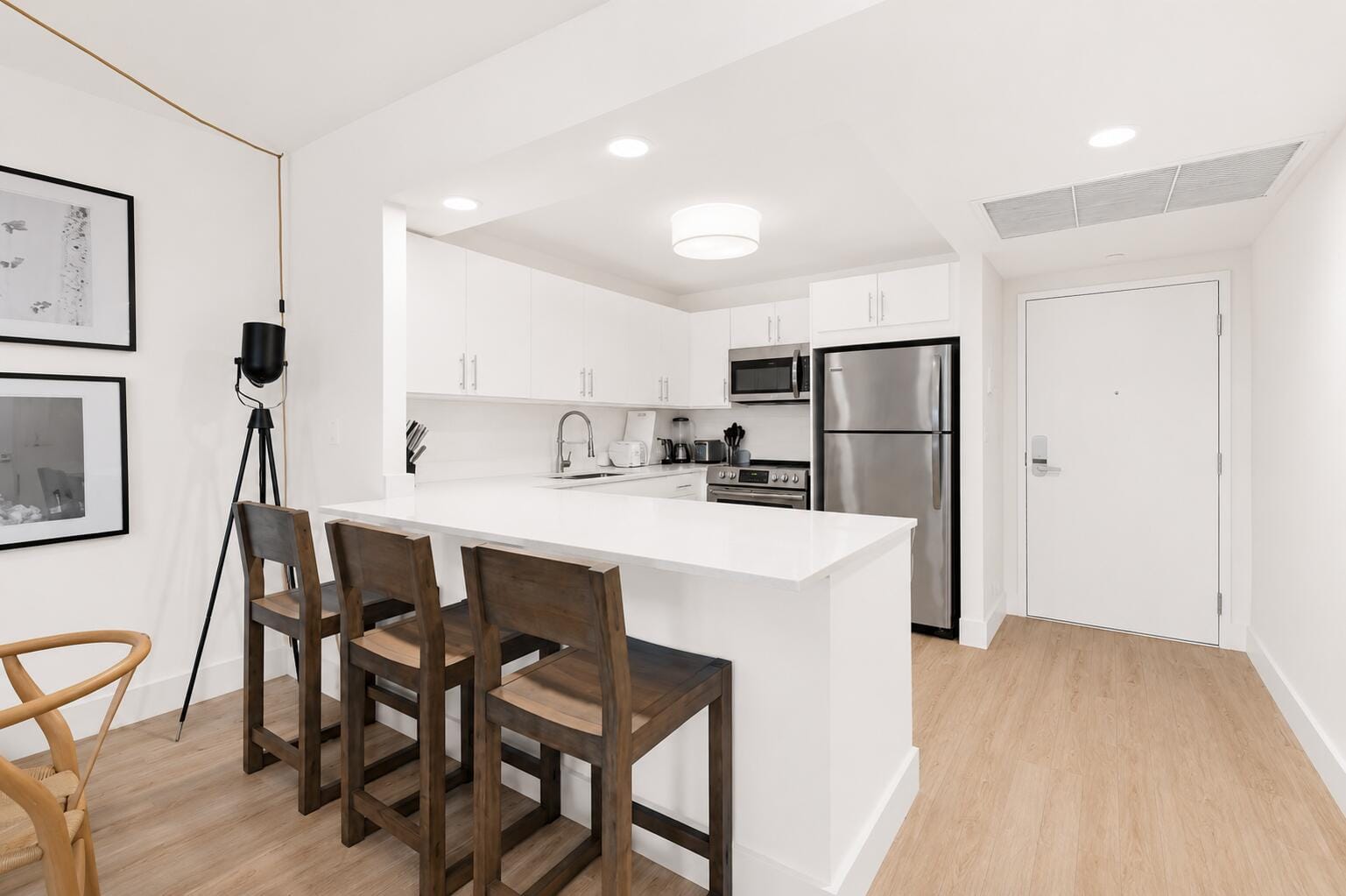 2301 Collins Avenue 323 — photo 4