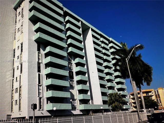 1825 W 44th Place 707, Hialeah, FL 33012