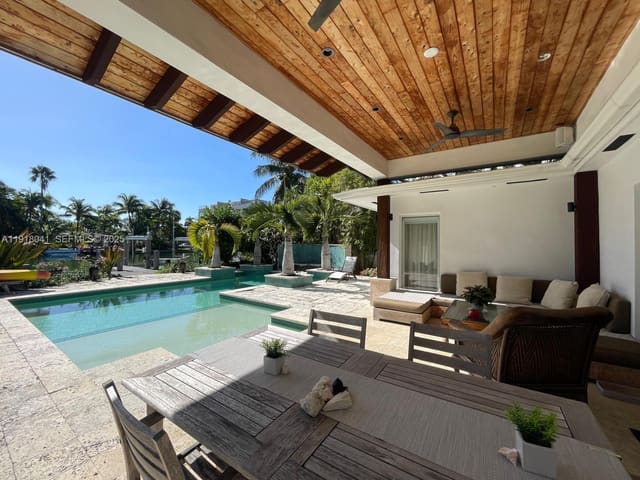 670 S Shore Drive, Miami Beach, FL 33141