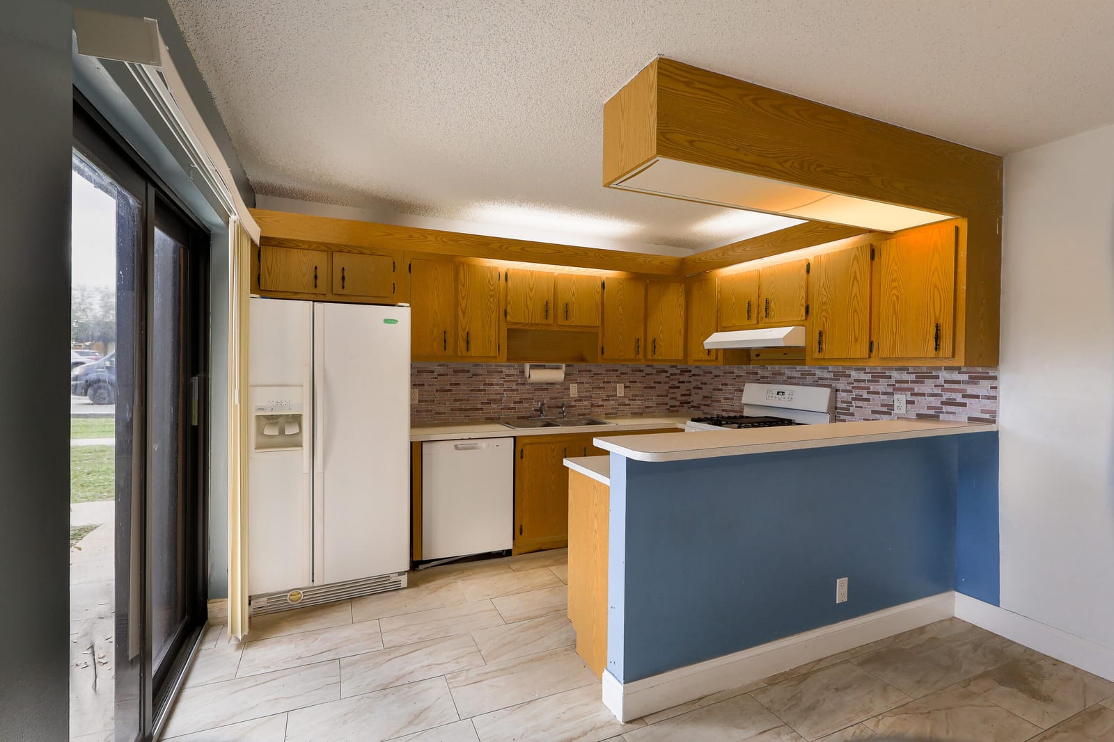 2464 Waterside Drive — photo 9