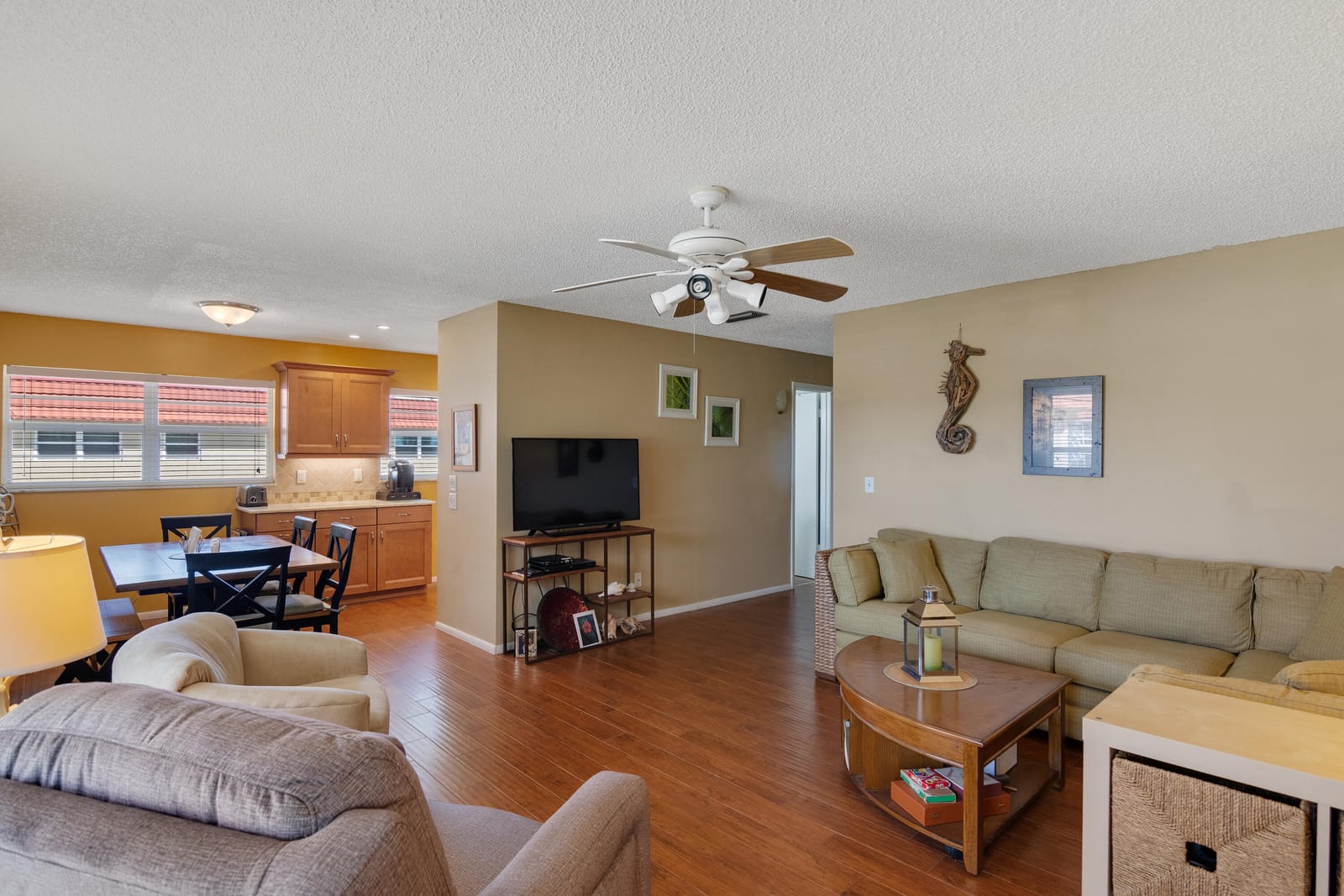68 Royal Oak Court 202 — photo 2