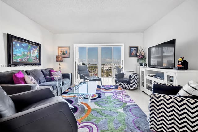 3800 Hillcrest Drive 709, sold in Hillcrest East No 25 Cond, Hollywood, FL