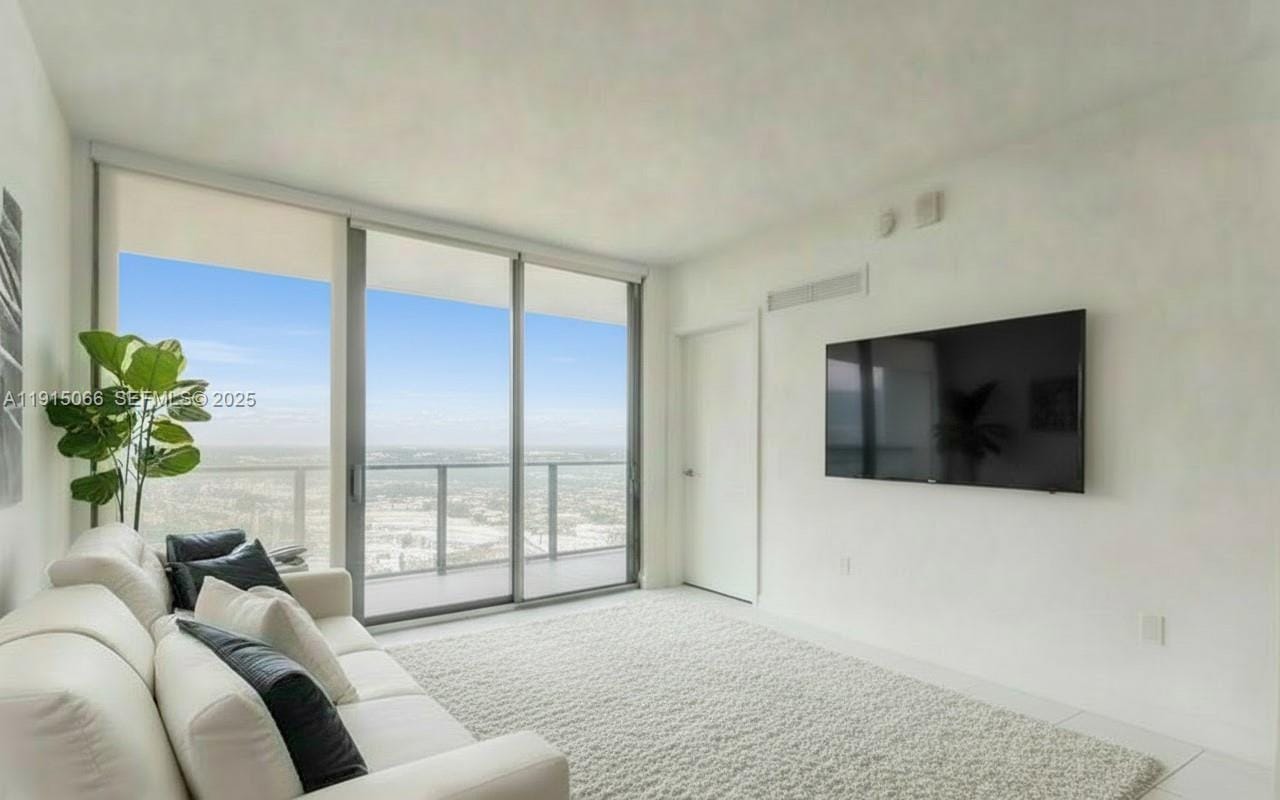 121 NE 34th Street 2811, Miami, FL 33137 photo 4