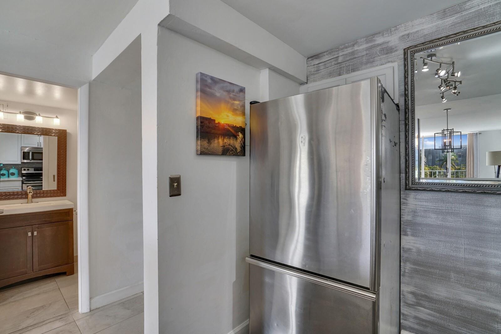 1609 N Riverside Drive 304 — photo 7