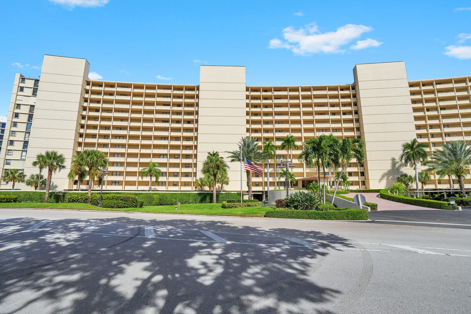 132 Lakeshore Drive 617, North Palm Beach, FL 33408 photo 2