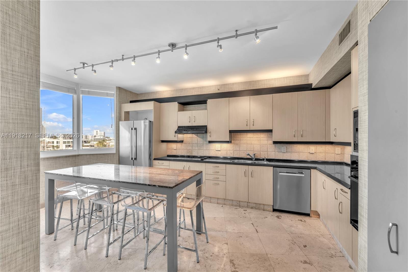 300 S Pointe Drive 906 — photo 7