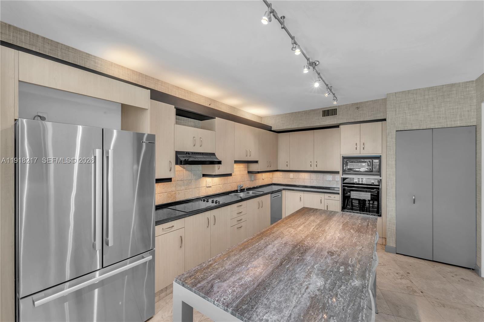 300 S Pointe Drive 906 — photo 9