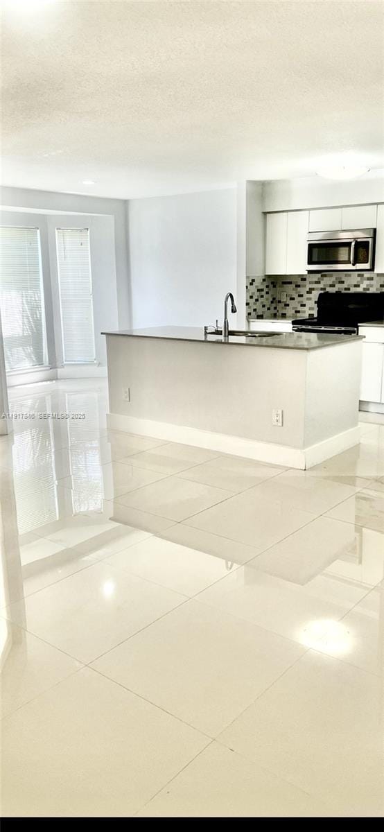 977 Riverside Drive 211 — photo 4
