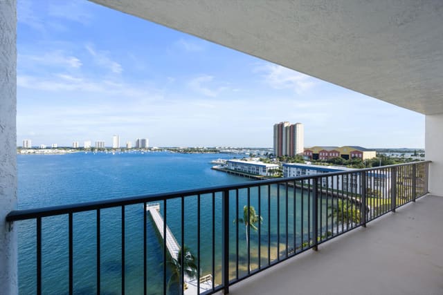 3040 Lake Shore Drive Ph 2, Riviera Beach, FL 33404