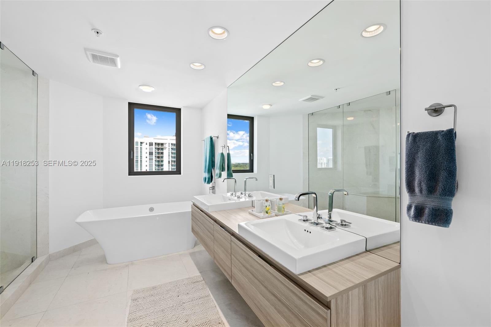 17111 Biscayne Boulevard 2103, North Miami Beach, FL 33160 photo 13