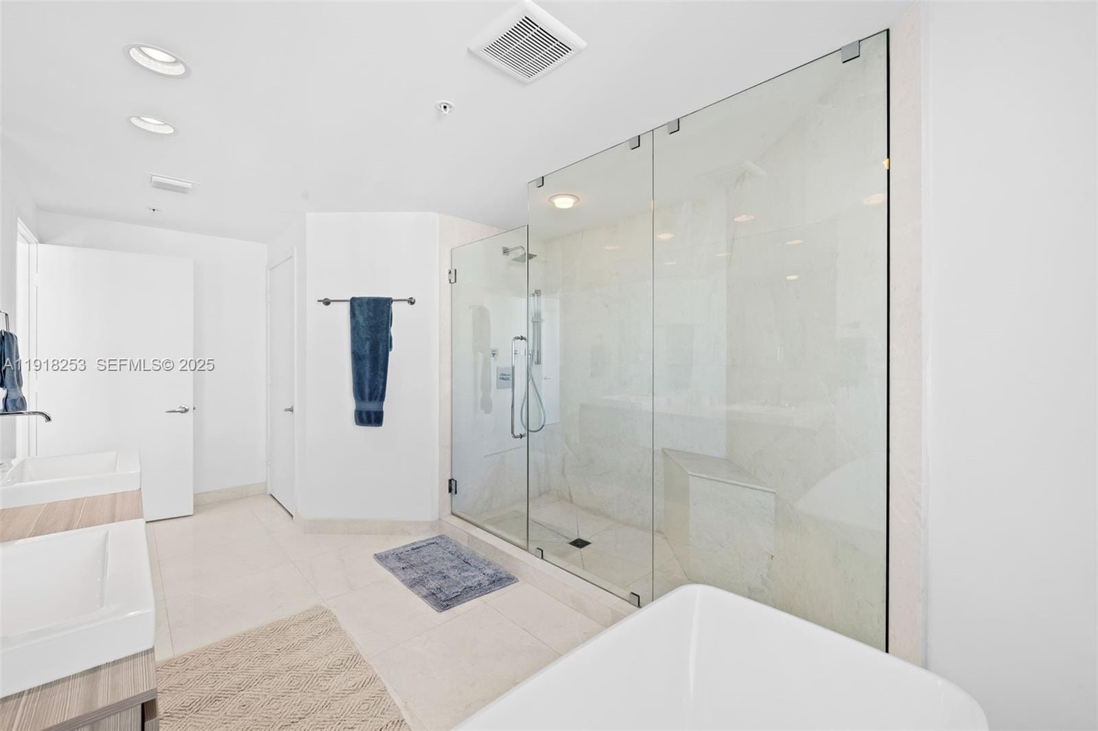 17111 Biscayne Boulevard 2103, North Miami Beach, FL 33160 photo 14