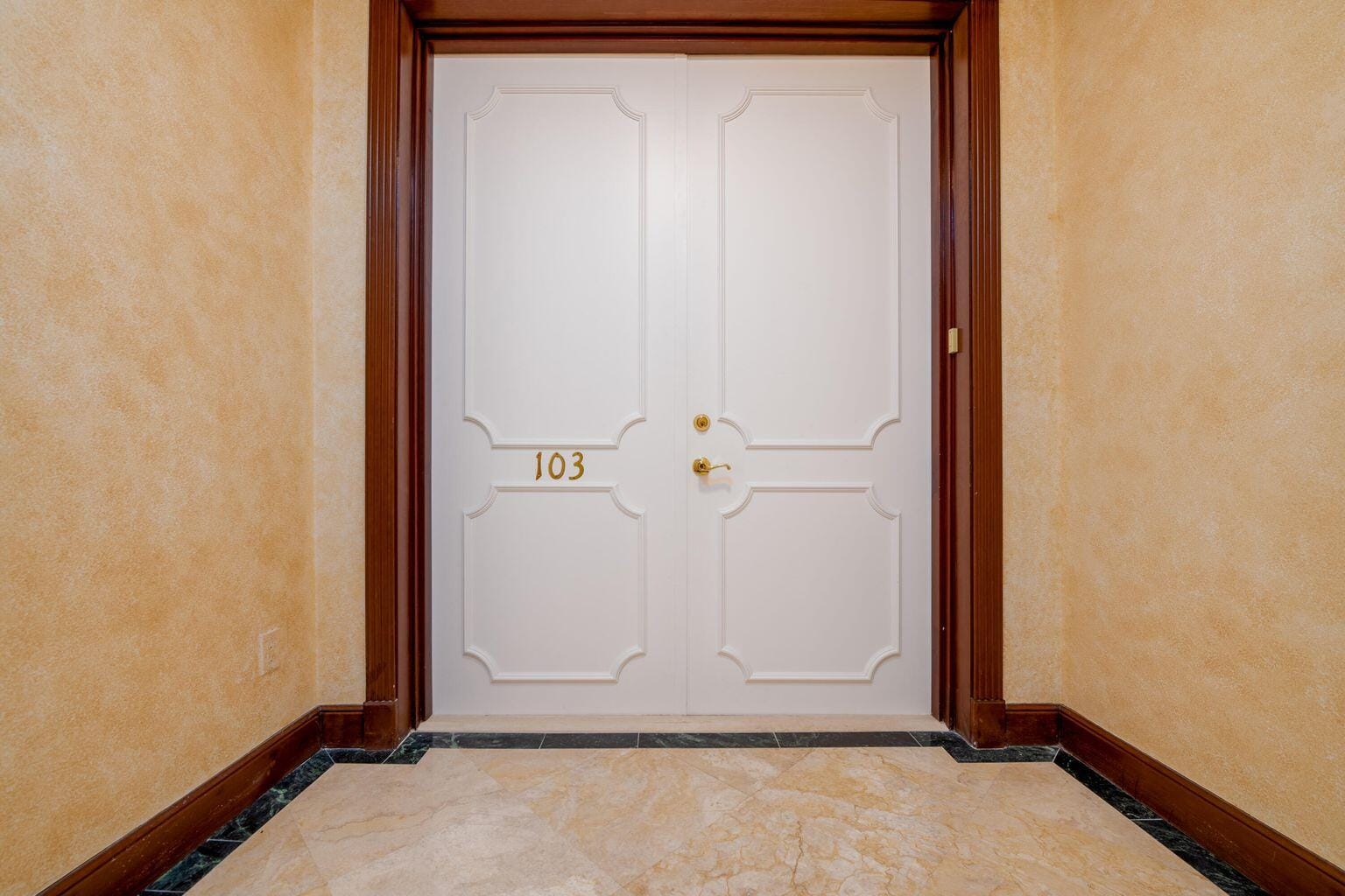1228 Hillsboro Mile 103 — photo 5
