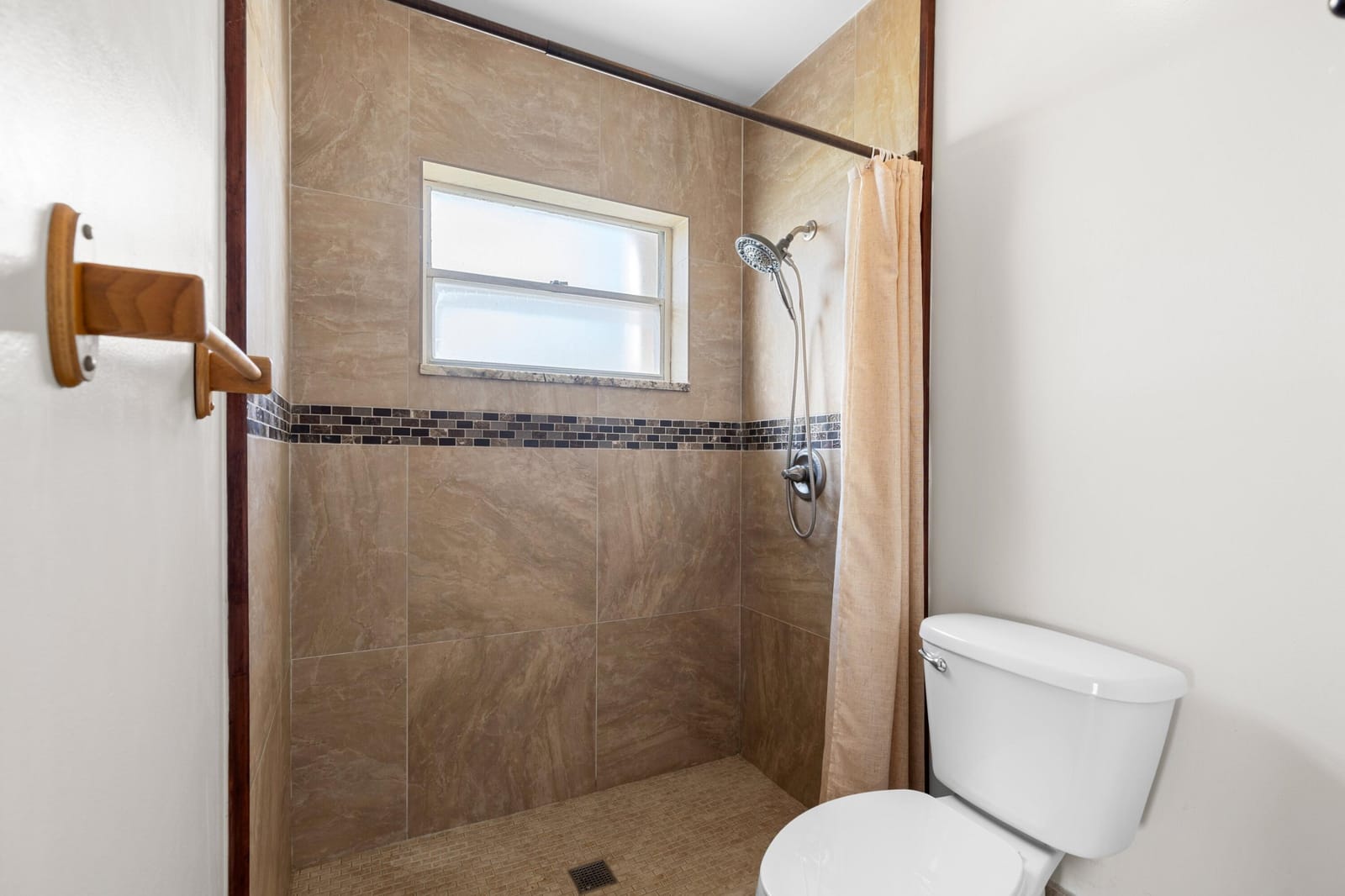 3832 Rowena Circle — photo 12