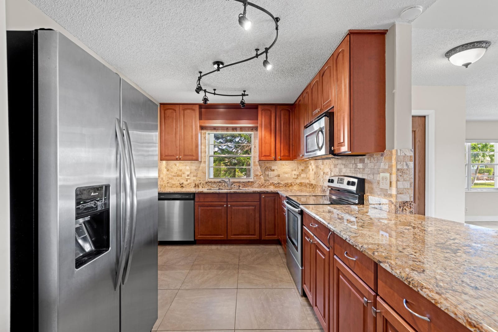 3832 Rowena Circle — photo 4