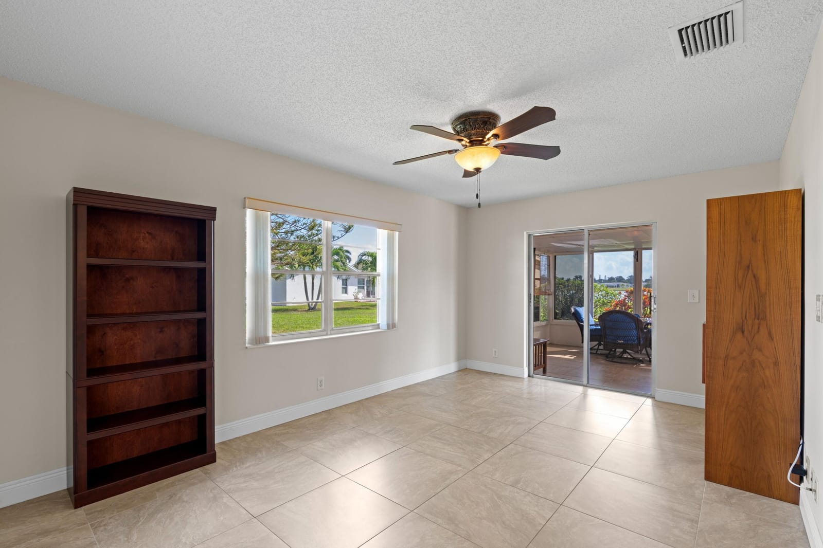 3832 Rowena Circle — photo 8